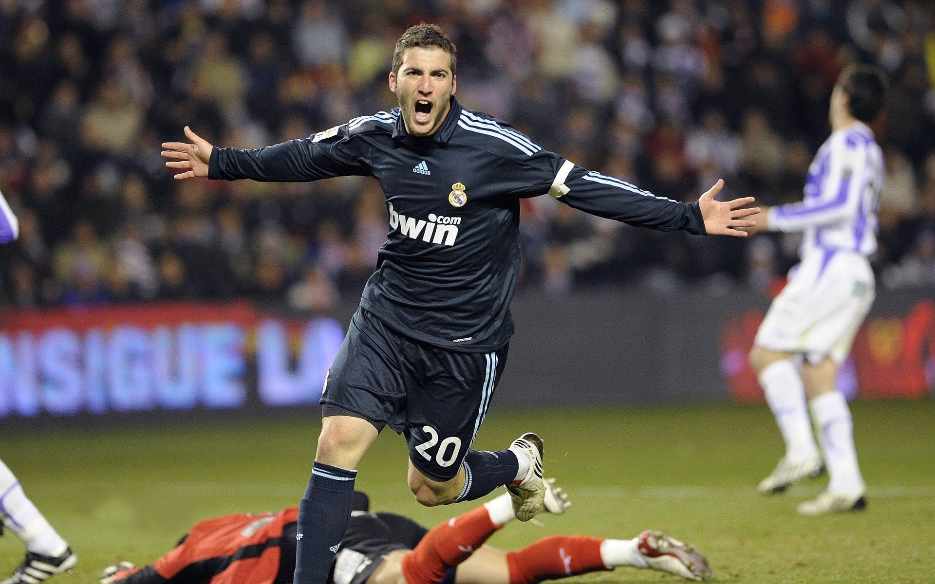 锐不可当首场状态出色，塞尔维亚队观众沸腾！，Scout重返赛场再创辉煌时刻的简单介绍